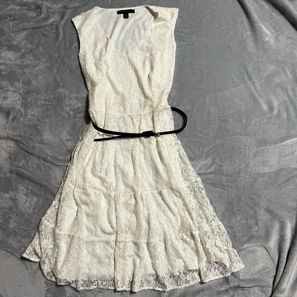Fever off white lace lined dress size M. Beautiful dress! EUC